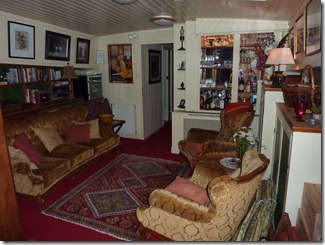 Guest saloon