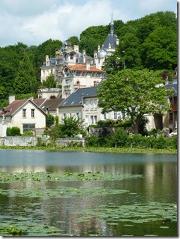 Lake in middle of Pierrefonds