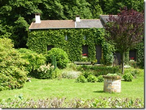 Vine covered houses along the Meuse