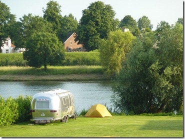 Camp near Echt Holland along the Maas 12E a night