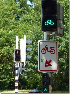 Green indicates time for bikers to go