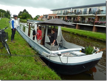 New friends on thier 15m barge in Made